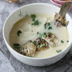 白蘿卜鯽魚湯的做法-咸鮮味燉菜譜